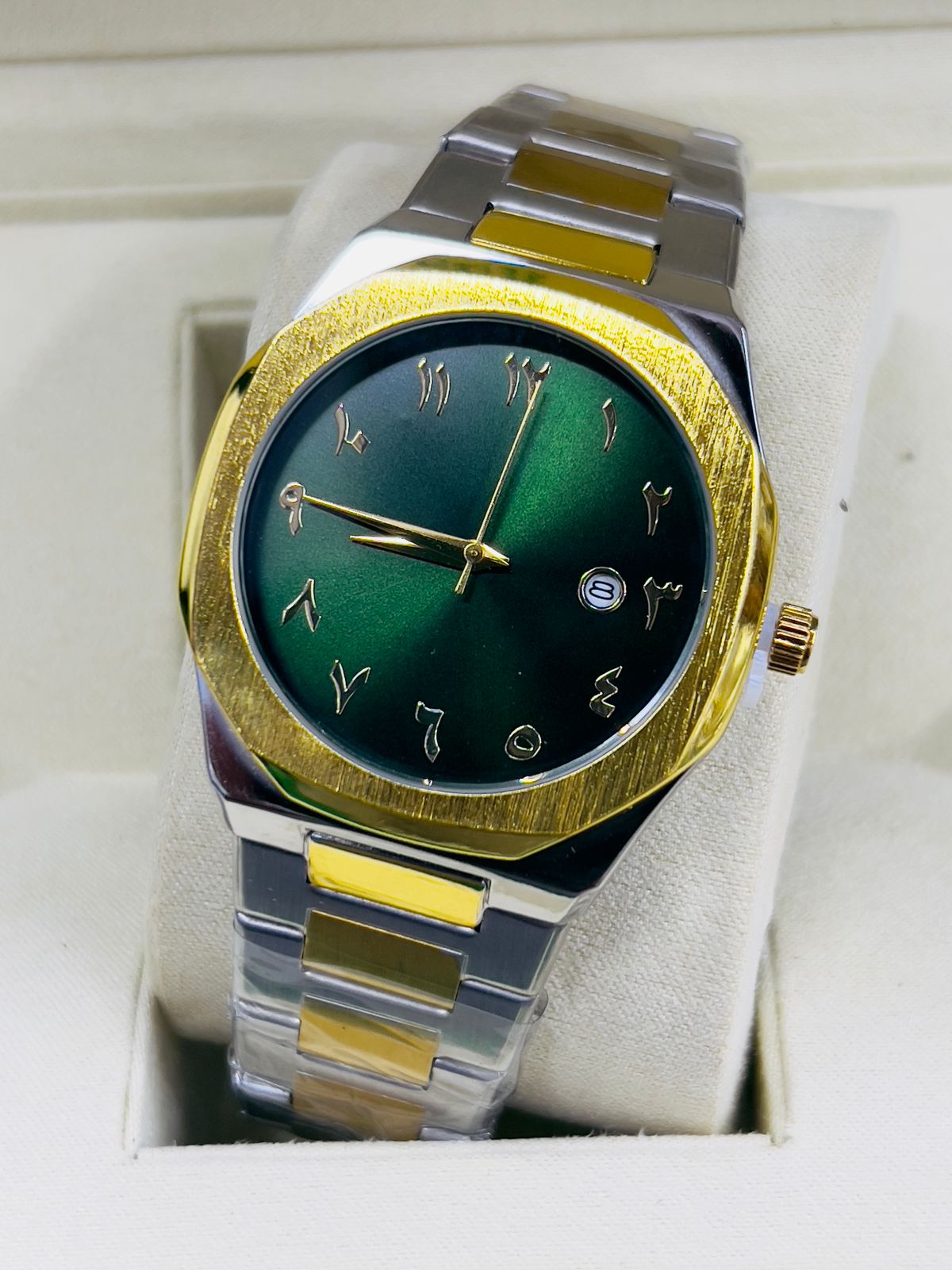 ⌚ Aura Stainless Steel Watch – Style That Reflects You