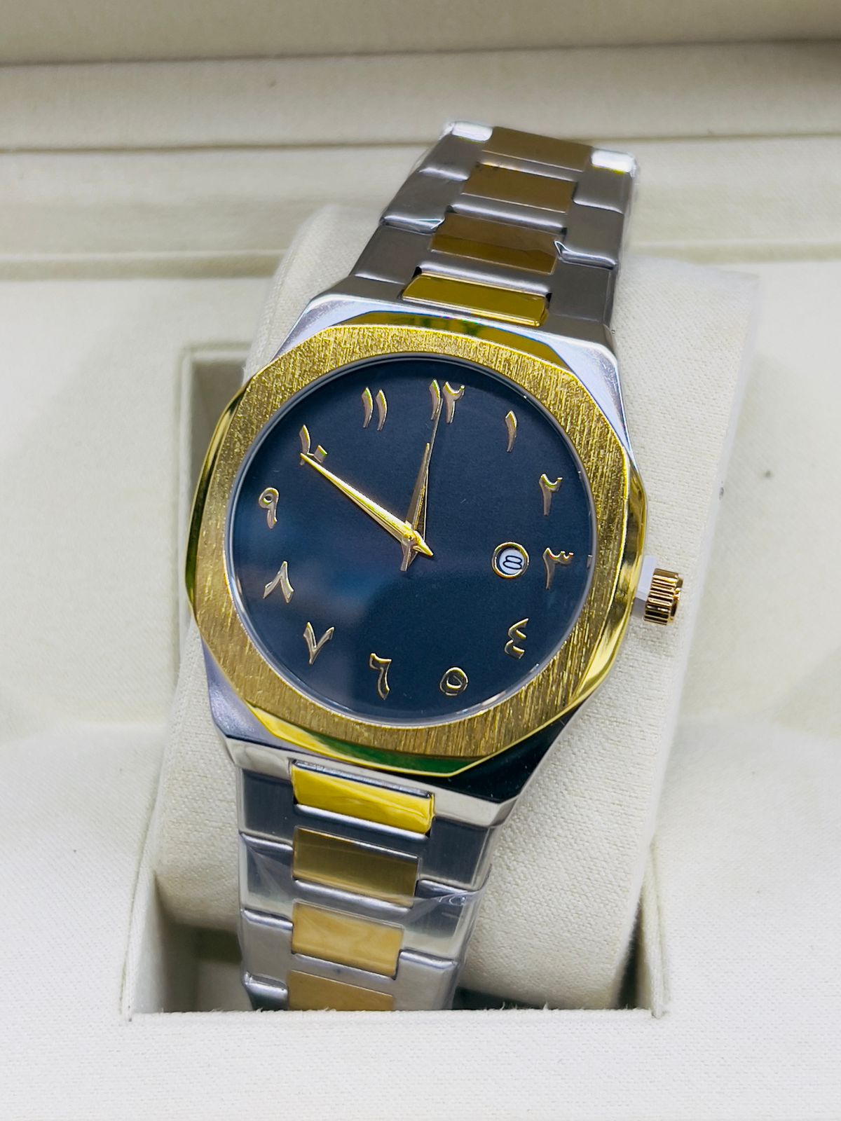 ⌚ Aura Stainless Steel Watch – Style That Reflects You