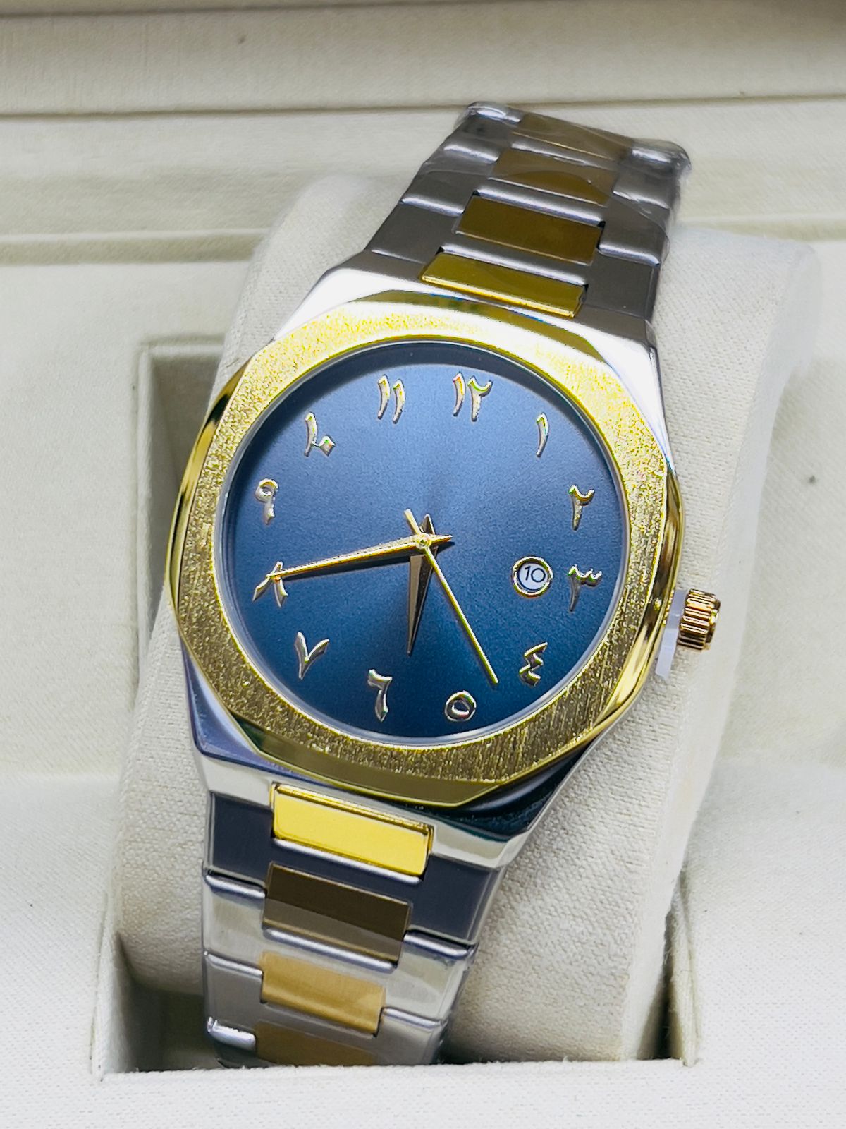 ⌚ Aura Stainless Steel Watch – Style That Reflects You