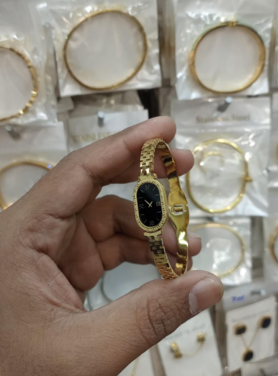 ✨ Luxury Bracelet Watch (Handcuff Style)