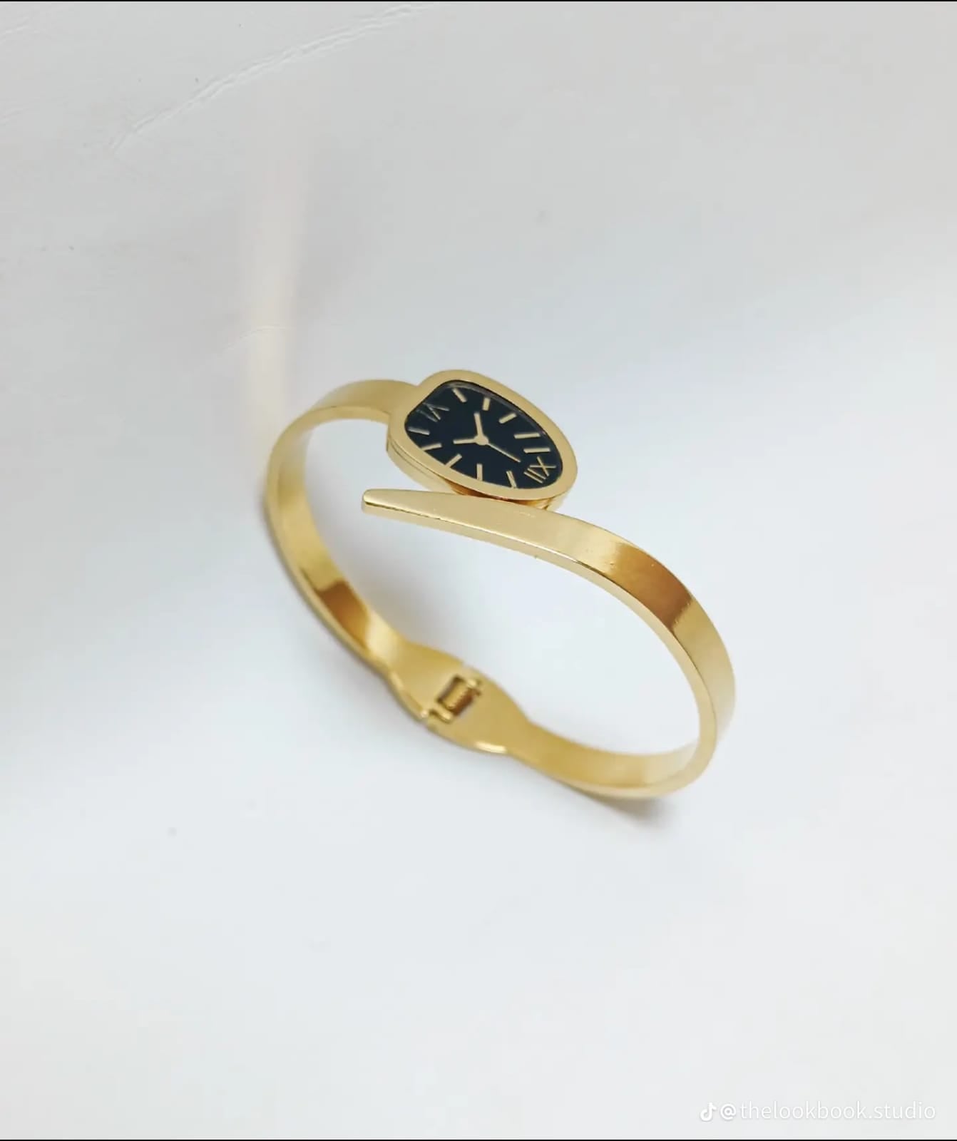 ✨ Luxury Bracelet Watch (Handcuff Style)